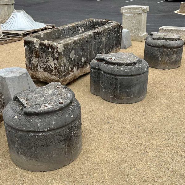 Monumental stone plinths