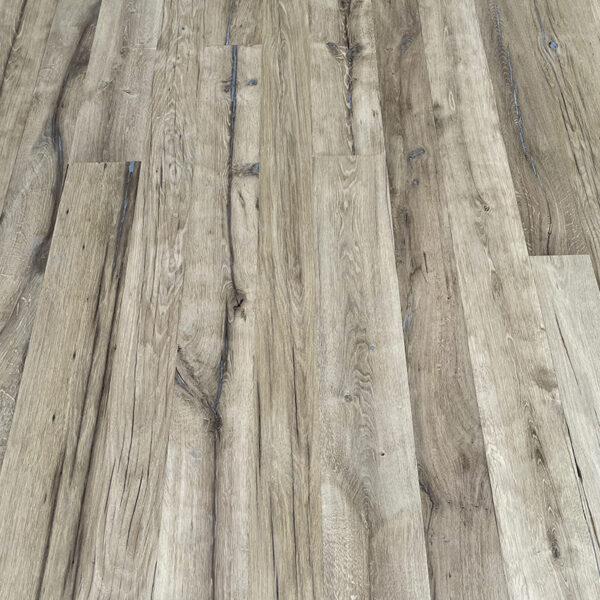 Reclaimed « Shabby Manor » oak flooring