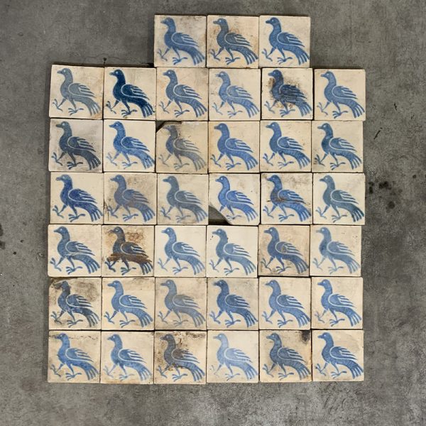 Blue and white pigeon pattern faience