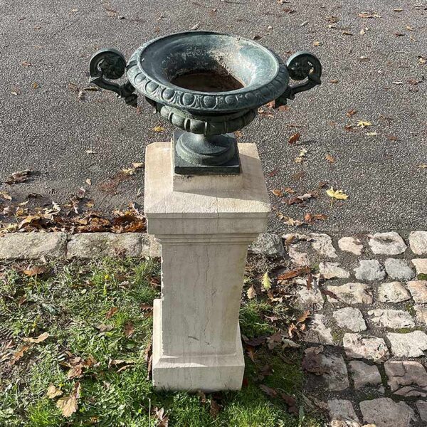 stone column with medicis vase