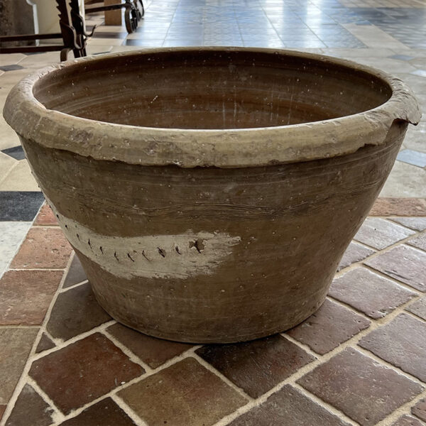 pot with pouring spout