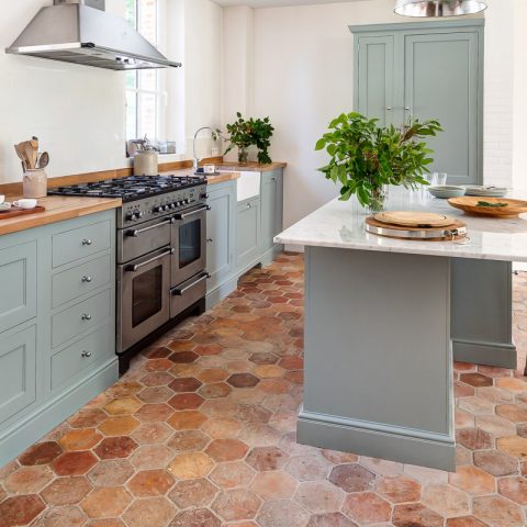 Trendy decoration with old terracotta tiles