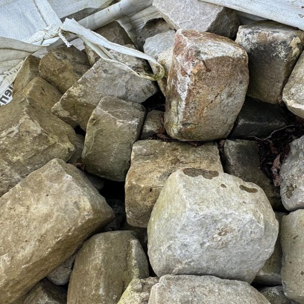 Packaging antique sandstone cobble