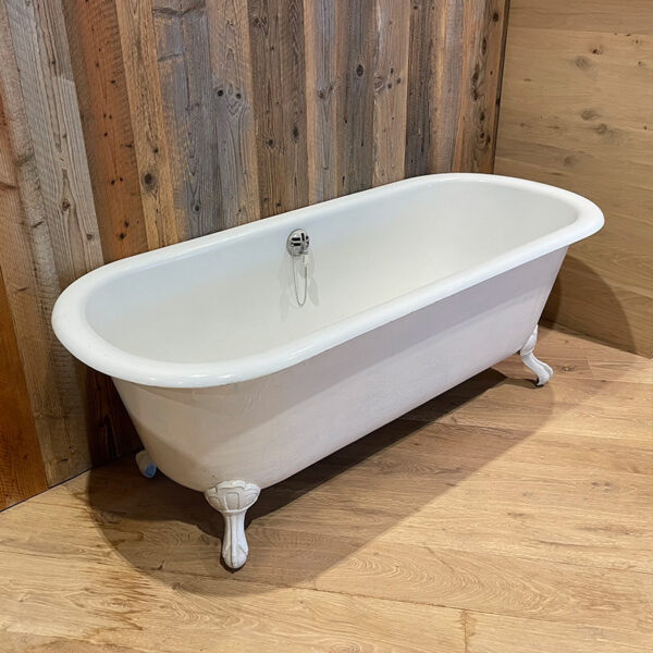 art deco bathtub year 1920