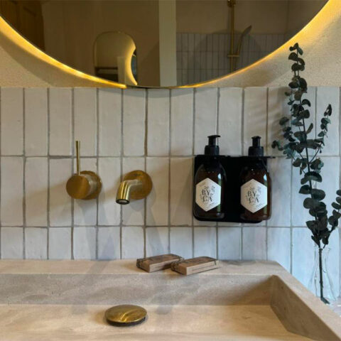 inspiration washbasin in natural bathroom
