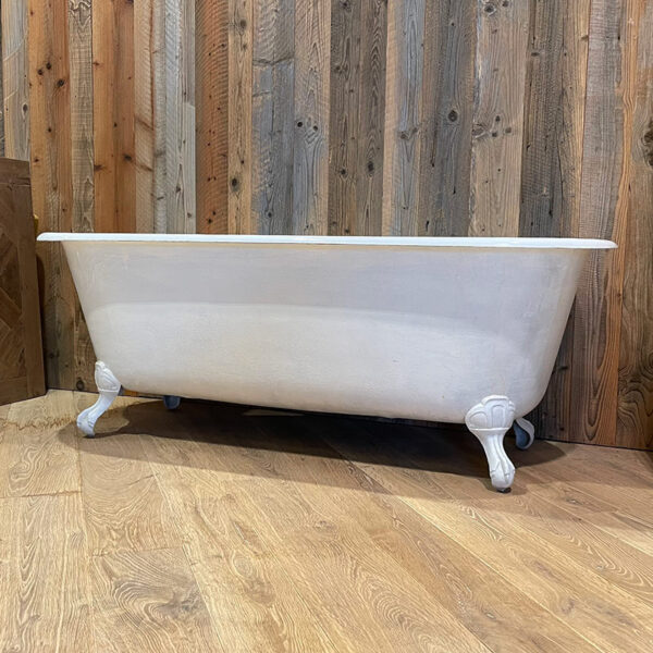 white enamelled ironbathtub