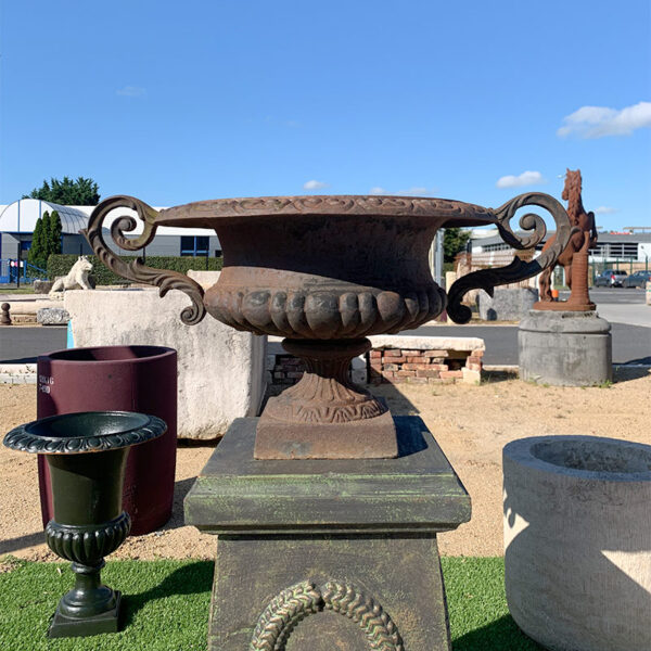 elegant pair of medici basins