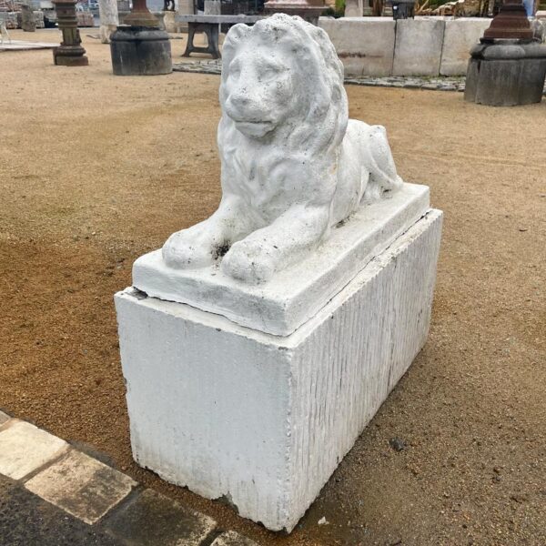 statue representing a lion on base