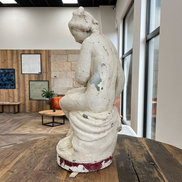 statue woman representing grace and beauty